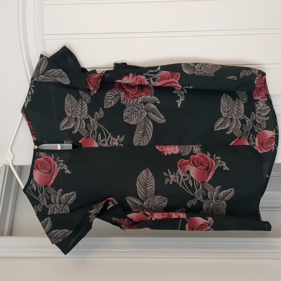 Ladies L A'GACI sheer blouse. Black with red roses. - Picture 4 of 5